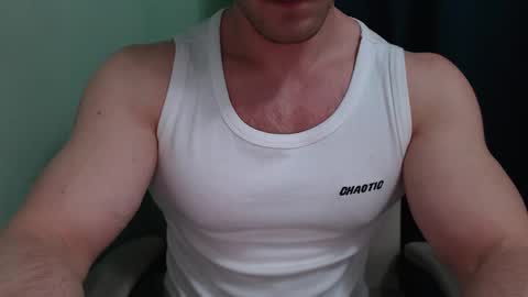 Snapshot of mrbiceps_23 chatting on February 14, 7:33 pm Mrbiceps23 online show from February 14, 7:33 pm
