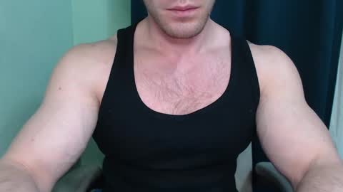 Snapshot of mrbiceps_23 chatting on February 16, 6:21 pm Mrbiceps23 online show from February 16, 6:21 pm