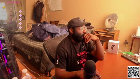 Snapshot of mrchuckdailyxxx chatting on December 2, 5:37 pm Chuck Daily online show from December 2, 5:37 pm