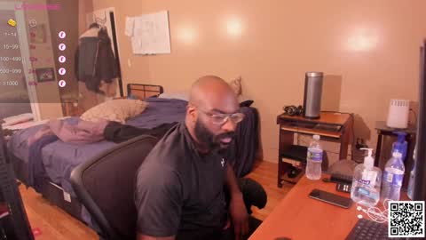 Snapshot of mrchuckdailyxxx chatting on December 7, 11:34 pm Chuck Daily online show from December 7, 11:34 pm