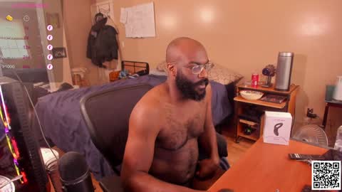 Snapshot of mrchuckdailyxxx chatting on December 10, 7:22 pm Chuck Daily online show from December 10, 7:22 pm