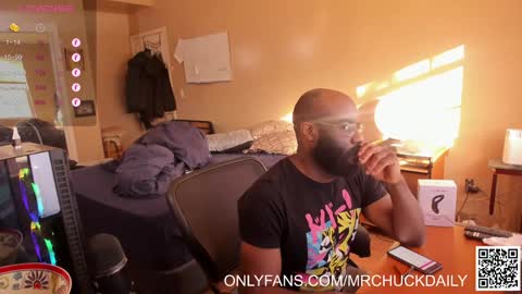 Snapshot of mrchuckdailyxxx chatting on December 14, 7:36 pm Chuck Daily online show from December 14, 7:36 pm