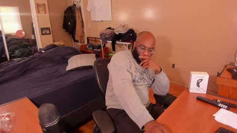 Snapshot of mrchuckdailyxxx chatting on December 22, 12:38 pm Chuck Daily online show from December 22, 12:38 pm