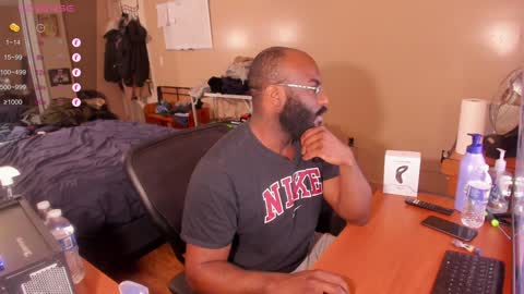 Snapshot of mrchuckdailyxxx chatting on January 4, 5:37 am Chuck Daily online show from January 4, 5:37 am