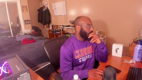 Snapshot of mrchuckdailyxxx chatting on January 16, 6:14 am Chuck Daily online show from January 16, 6:14 am