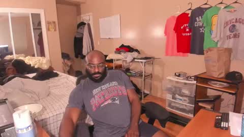 Snapshot of mrchuckdailyxxx chatting on October 6, 2:31 am Chuck Daily online show from October 6, 2:31 am