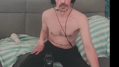 Snapshot of mreurope69 chatting on November 23, 3:39 am I am Hardy online show from November 23, 3:39 am