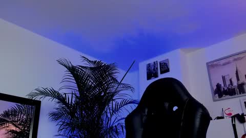 Snapshot of mrfrank_tattoo chatting on December 27, 3:04 pm MrFrank. online show from December 27, 3:04 pm