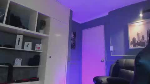 Snapshot of mrfrank_tattoo chatting on October 27, 11:47 am MrFrank. online show from October 27, 11:47 am