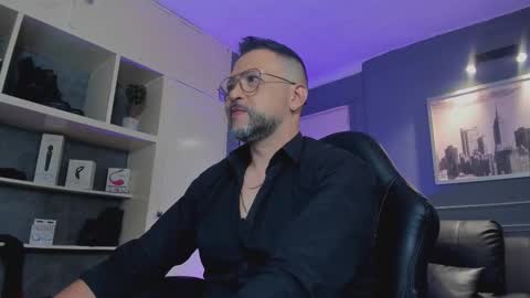 Snapshot of mrfrank_tattoo chatting on November 5, 12:49 pm MrFrank. online show from November 5, 12:49 pm