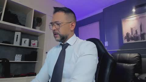 Snapshot of mrfrank_tattoo chatting on November 10, 12:26 pm MrFrank. online show from November 10, 12:26 pm