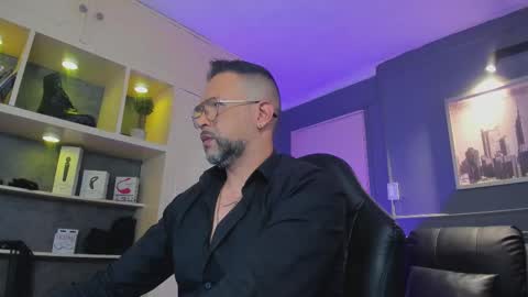 Snapshot of mrfrank_tattoo chatting on November 18, 11:47 am MrFrank. online show from November 18, 11:47 am