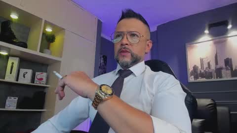 Snapshot of mrfrank_tattoo chatting on November 19, 12:05 pm MrFrank. online show from November 19, 12:05 pm