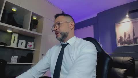 Snapshot of mrfrank_tattoo chatting on November 22, 12:15 pm MrFrank. online show from November 22, 12:15 pm