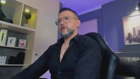 Snapshot of mrfrank_tattoo chatting on December 1, 1:49 pm MrFrank. online show from December 1, 1:49 pm