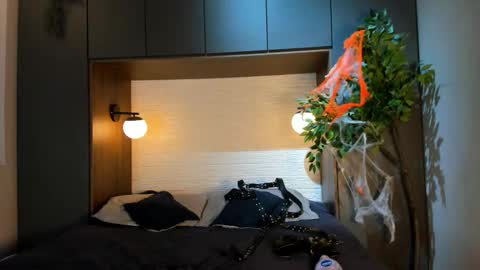 Snapshot of mrjustin_ chatting on November 8, 7:56 pm mrjustin_ online show from November 8, 7:56 pm