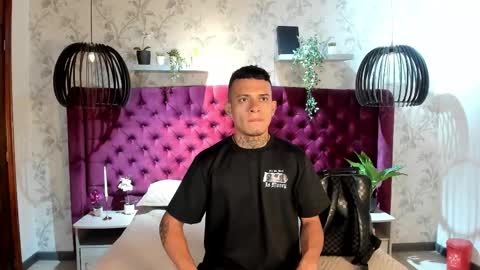 Snapshot of mrjustin_ chatting on November 16, 8:25 pm mrjustin_ online show from November 16, 8:25 pm