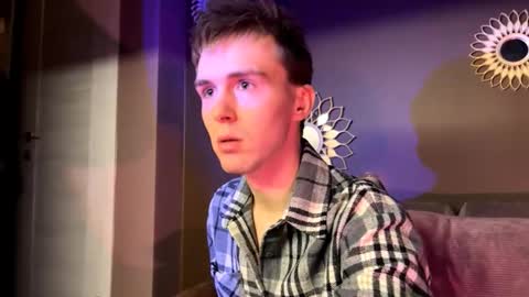 Snapshot of mrkallin chatting on February 21, 9:49 pm mrkallin online show from February 21, 9:49 pm