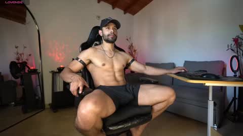 Luis    Instagram   online show from January 28, 9:08 pm