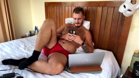Snapshot of mrmaxiy chatting on April 22, 8:06 am Max online show from April 22, 8:06 am