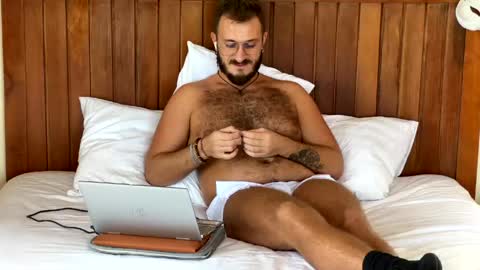 Snapshot of mrmaxiy chatting on May 29, 6:33 am Max online show from May 29, 6:33 am