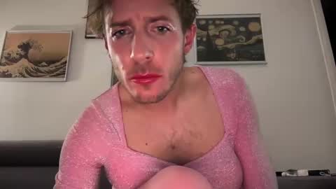 Snapshot of mrmooser42 chatting on December 17, 5:07 am TaleOfLaura online show from December 17, 5:07 am