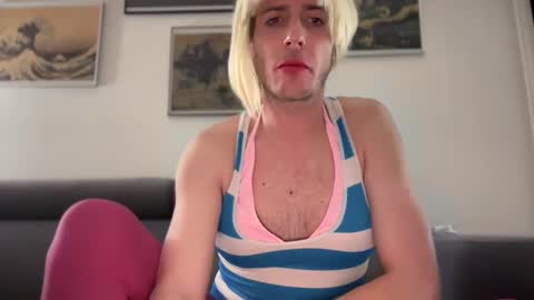 Snapshot of mrmooser42 chatting on January 19, 10:17 pm TaleOfLaura online show from January 19, 10:17 pm