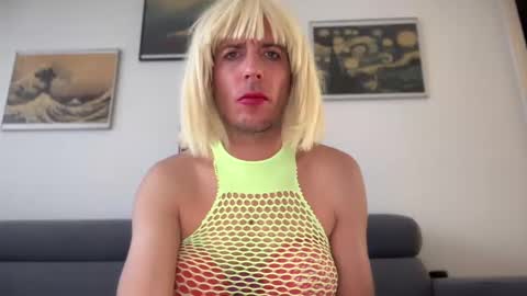 Snapshot of mrmooser42 chatting on January 20, 8:19 am TaleOfLaura online show from January 20, 8:19 am