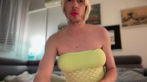 TaleOfLaura online show from February 28, 3:51 am