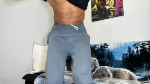 Snapshot of mromg007 chatting on February 7, 2:04 pm mromg007 online show from February 7, 2:04 pm