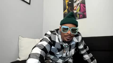 Snapshot of mromg007 chatting on February 8, 6:12 pm mromg007 online show from February 8, 6:12 pm