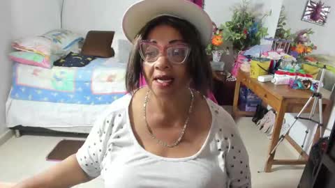 mrs_mommy online show from October 3, 7:55 pm