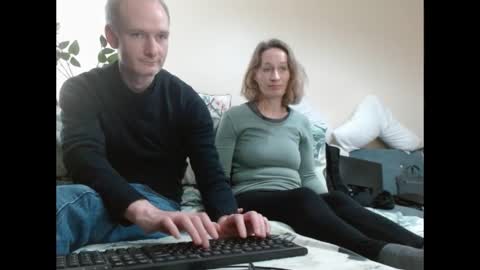 Snapshot of mrs_velvet_vixen_and_mr_stud chatting on December 4, 4:49 pm Mrs Velvet Vixen online show from December 4, 4:49 pm