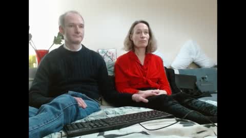 Snapshot of mrs_velvet_vixen_and_mr_stud chatting on December 5, 2:55 pm Mrs Velvet Vixen online show from December 5, 2:55 pm