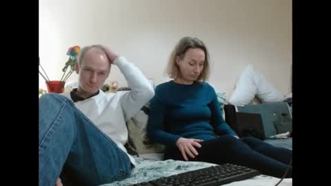 Snapshot of mrs_velvet_vixen_and_mr_stud chatting on December 6, 8:37 am Mrs Velvet Vixen online show from December 6, 8:37 am