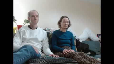 Snapshot of mrs_velvet_vixen_and_mr_stud chatting on December 17, 8:45 am Mrs Velvet Vixen online show from December 17, 8:45 am