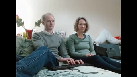 Snapshot of mrs_velvet_vixen_and_mr_stud chatting on December 18, 8:42 am Mrs Velvet Vixen online show from December 18, 8:42 am