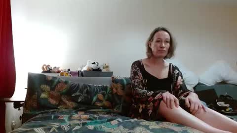 Snapshot of mrs_velvet_vixen_and_mr_stud chatting on November 18, 8:41 am Mrs Velvet Vixen online show from November 18, 8:41 am