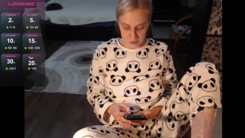 Snapshot of mrsluck chatting on December 2, 3:36 pm Sasha online show from December 2, 3:36 pm