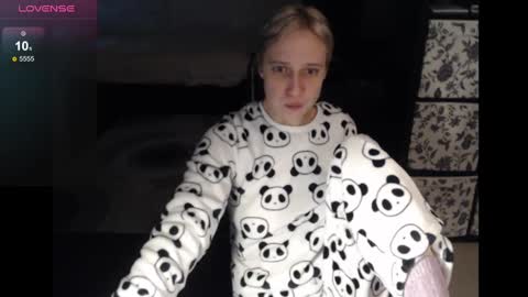 Snapshot of mrsluck chatting on December 3, 2:14 am Sasha online show from December 3, 2:14 am