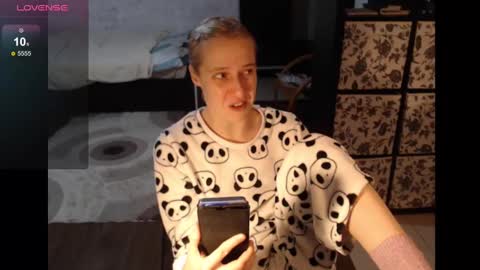 Snapshot of mrsluck chatting on December 9, 1:40 am Sasha online show from December 9, 1:40 am