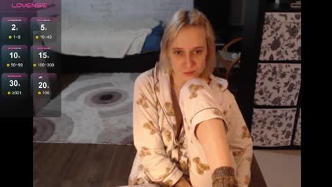 Snapshot of mrsluck chatting on December 20, 9:43 am Sasha online show from December 20, 9:43 am