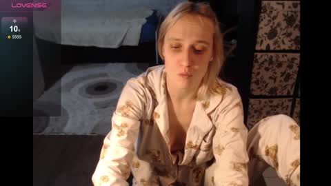 Snapshot of mrsluck chatting on December 20, 8:12 pm Sasha online show from December 20, 8:12 pm