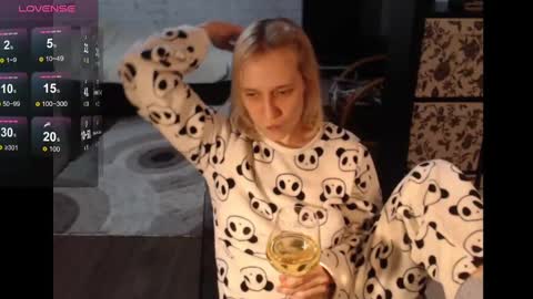 Snapshot of mrsluck chatting on January 1, 8:04 pm Sasha online show from January 1, 8:04 pm