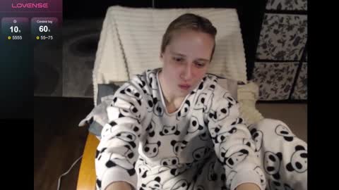 Snapshot of mrsluck chatting on January 8, 1:11 am Sasha online show from January 8, 1:11 am