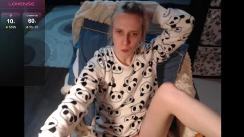 Snapshot of mrsluck chatting on January 19, 2:25 am Sasha online show from January 19, 2:25 am