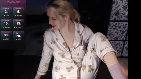 Snapshot of mrsluck chatting on January 20, 5:48 am Sasha online show from January 20, 5:48 am