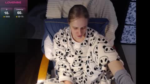 Snapshot of mrsluck chatting on January 24, 8:34 am Sasha online show from January 24, 8:34 am