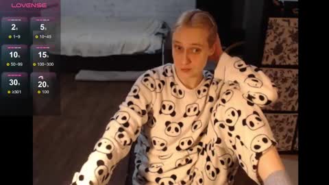 Snapshot of mrsluck chatting on February 9, 1:56 pm Sasha online show from February 9, 1:56 pm