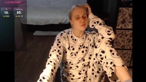 Snapshot of mrsluck chatting on February 9, 5:11 pm Sasha online show from February 9, 5:11 pm